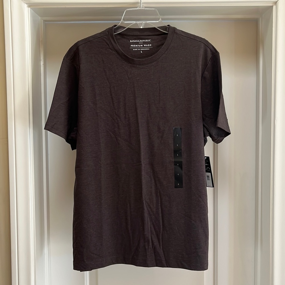 Banana Republic premium wash tee shirt. New with tags